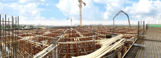 綠愛小鎮(zhèn)共享工廠一期今日?qǐng)A滿封頂，預(yù)計(jì)下半年正式投產(chǎn)運(yùn)營