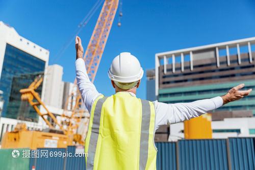 筑夢藍(lán)圖下的守護(hù)者——記建筑工地的工程師與建設(shè)者們